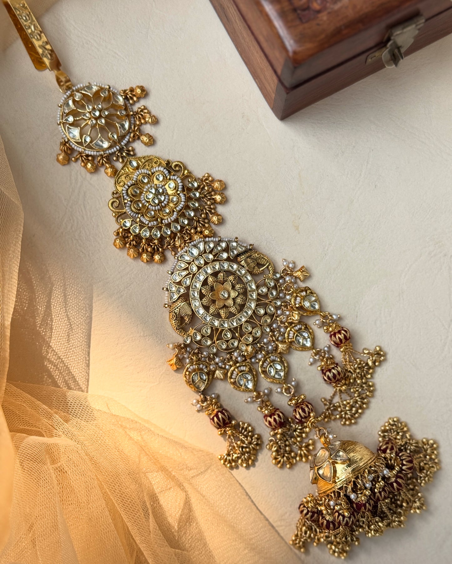 Heritage Antique White and Gold Jhuda