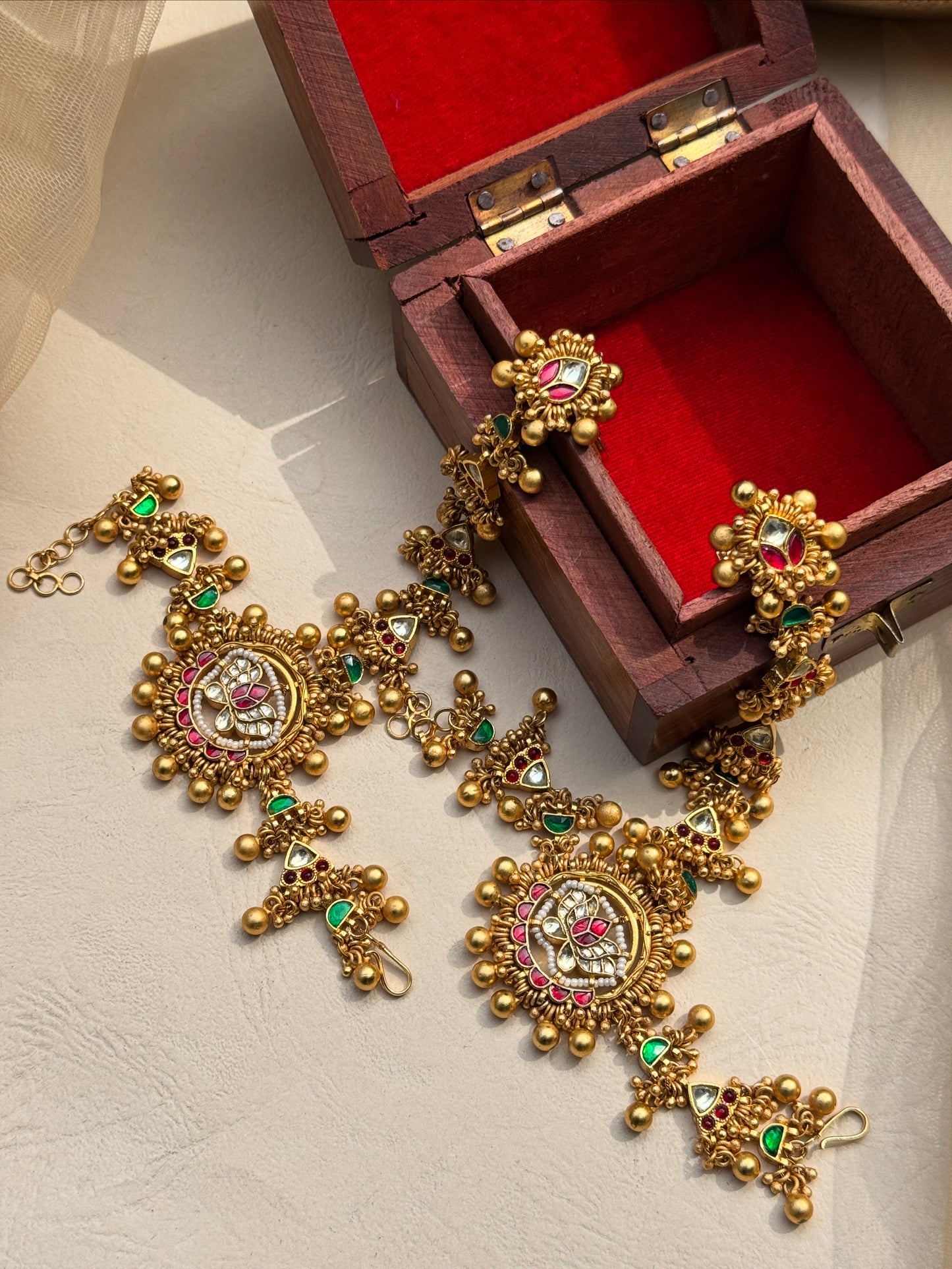 Indian Heritage Haathphool with small stones