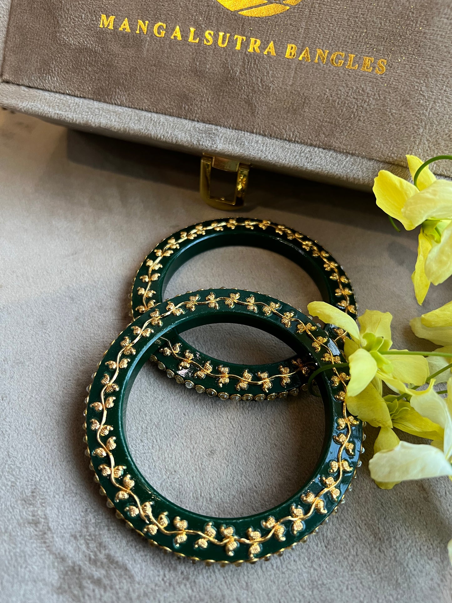 Simple Bangles with gold plating design on side and edge
