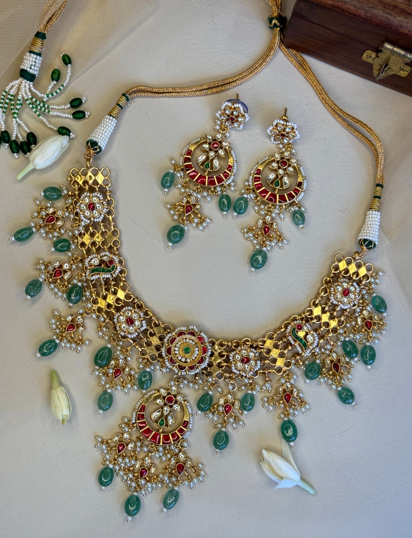 Gold plated necklace set with beautiful Jadau
