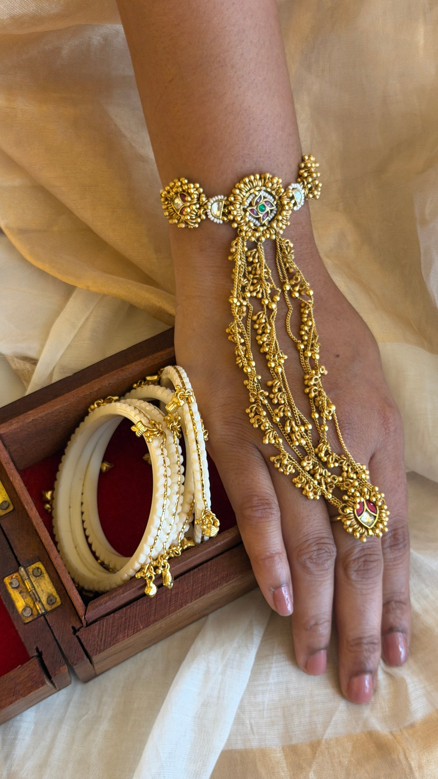 Aarika Hathphool