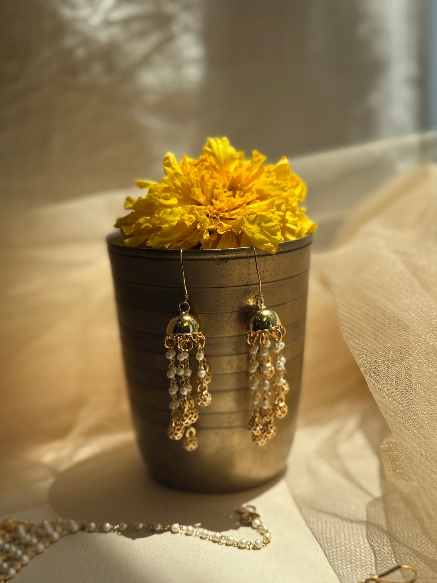 HANDCRAFTED PEARL NECKLACE WITH GOLDEN COINS