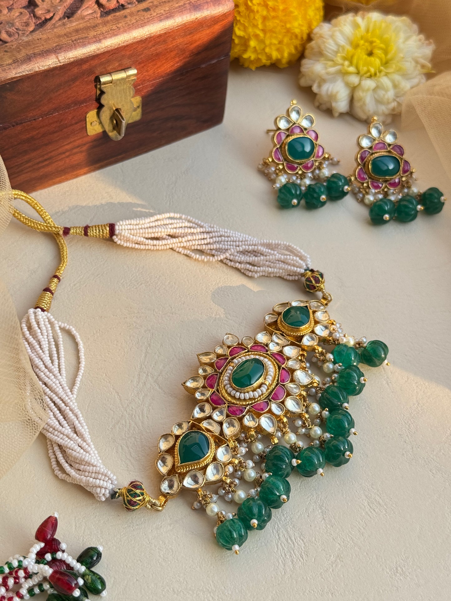 Heritage style gold plated choker set with jadau