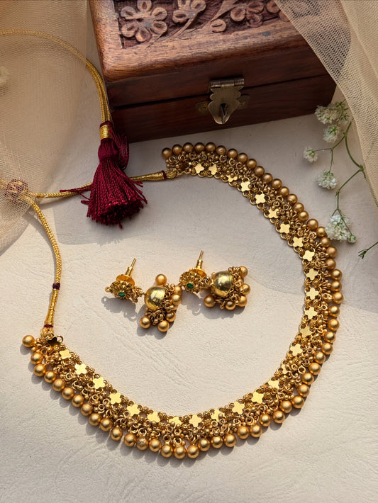 Golden classic traditional choker set
