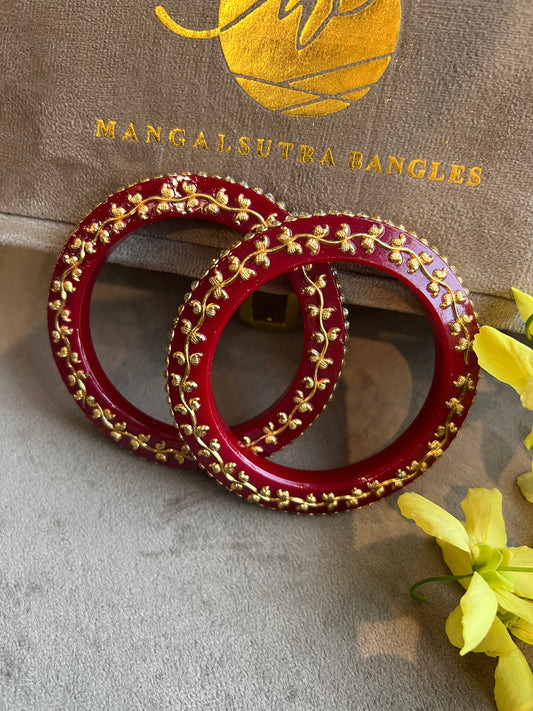 Simple Bangles with gold plating design on side and edge