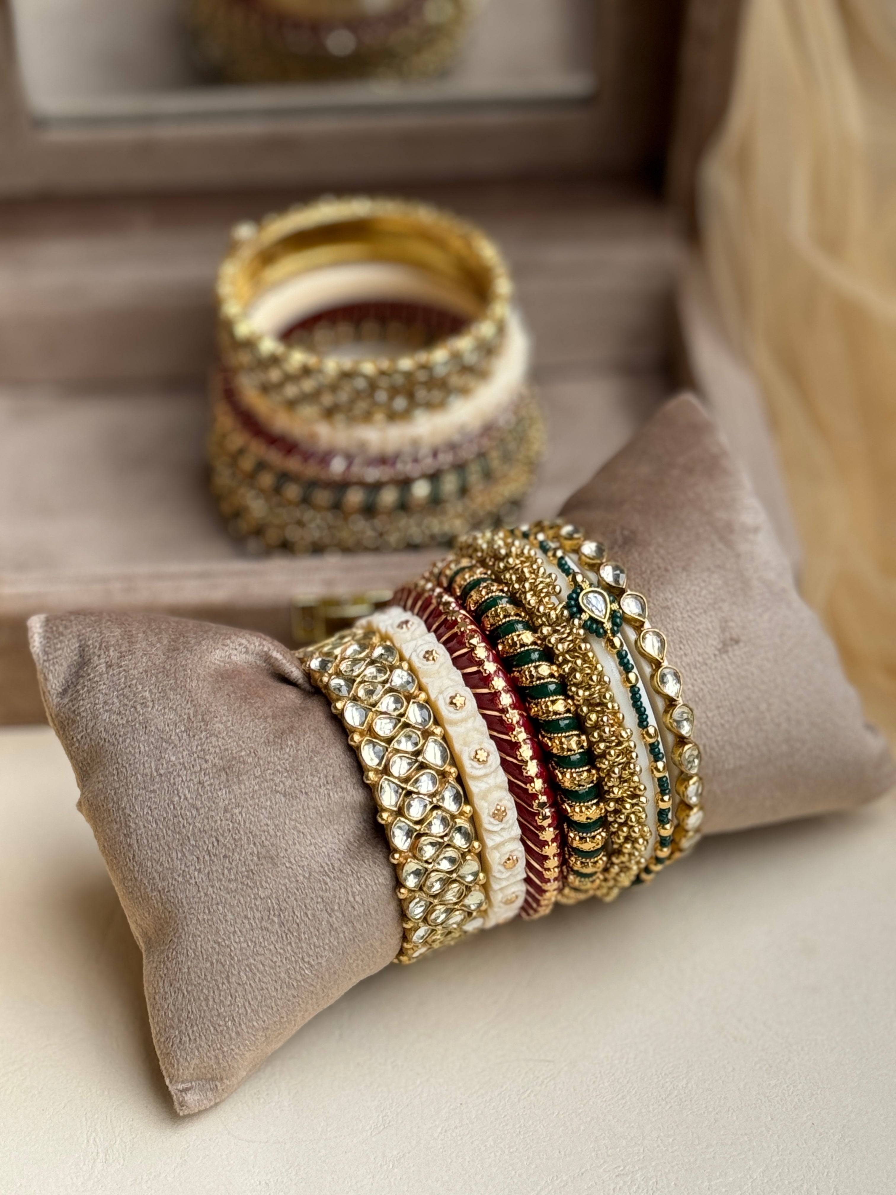 Traditional Chuda set in White, marron and green – Mangalsutra Bangles