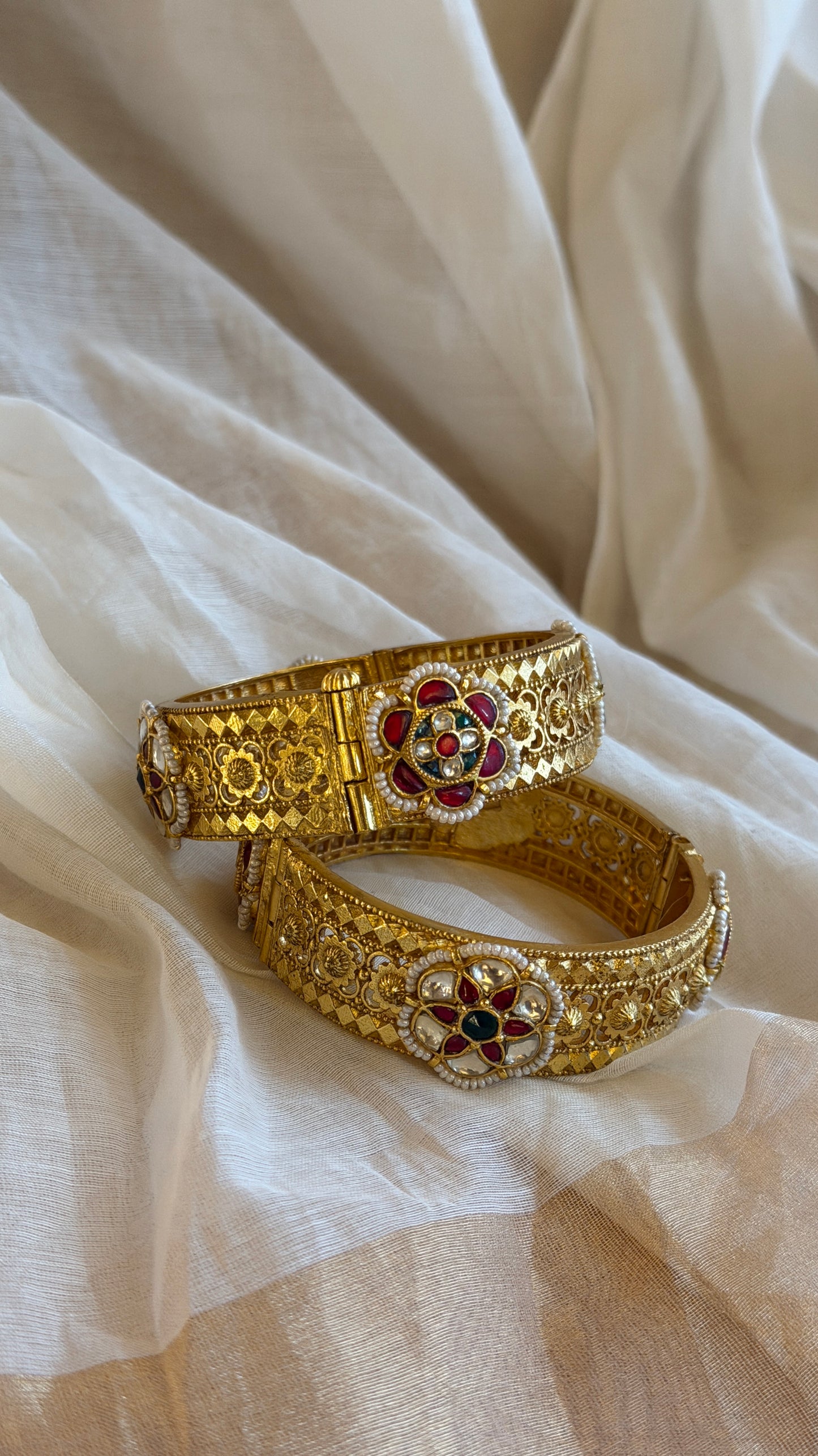 Swarna Pushp Kada