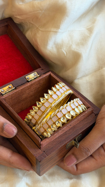 Gold plating drop shaped edge Kangan set