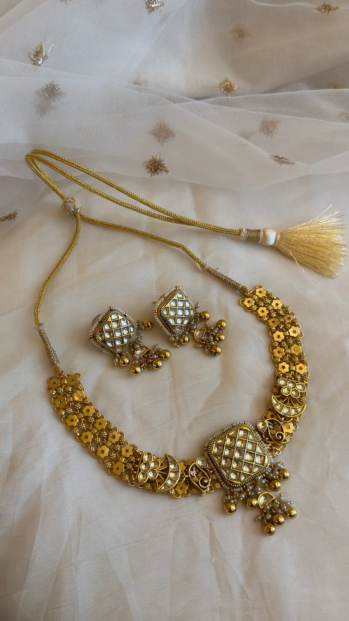 Sunehri Leher Necklace