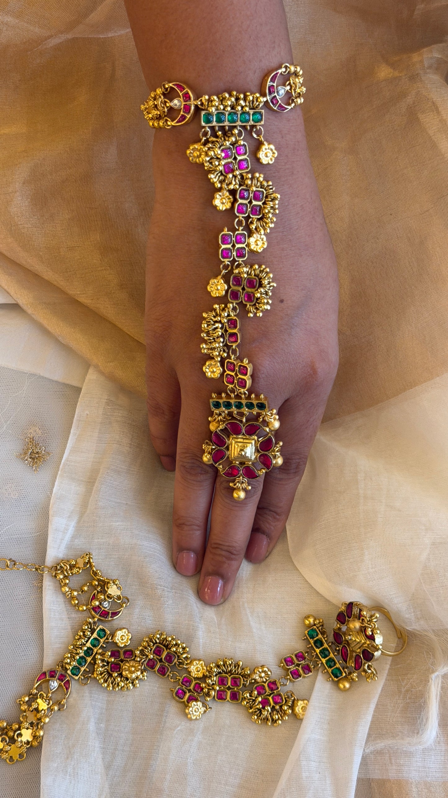 Vasantika Hathphool