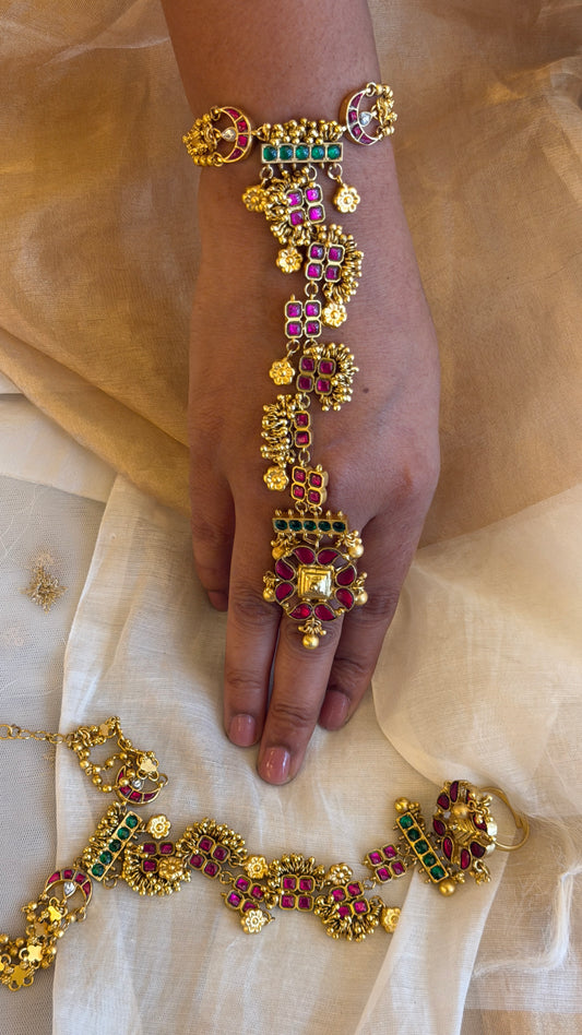 Vasantika Hathphool