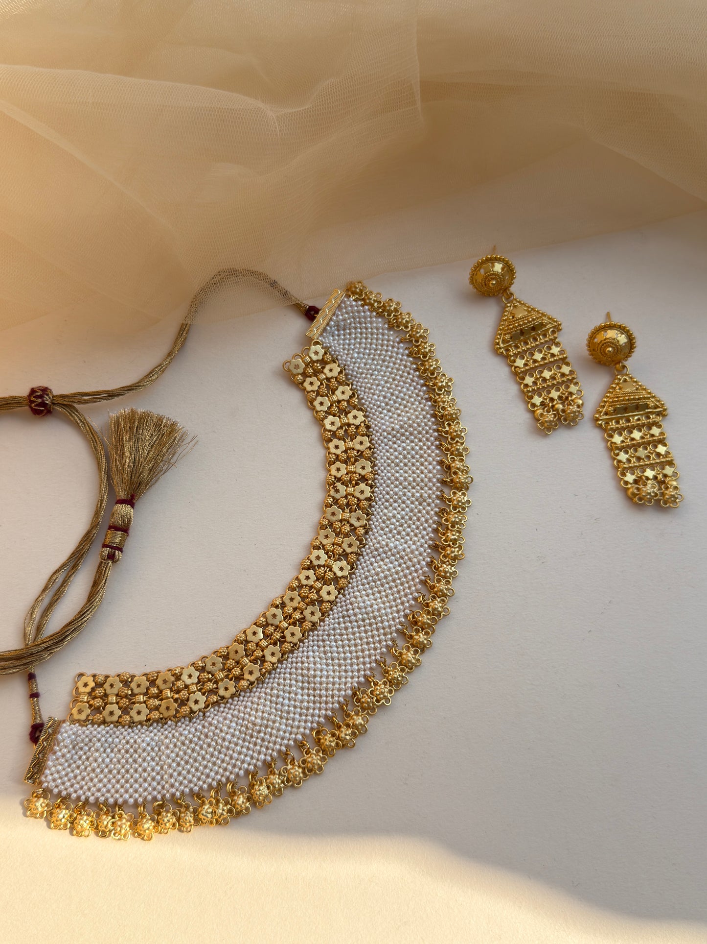 CLASSIC PEARL NECKLACE